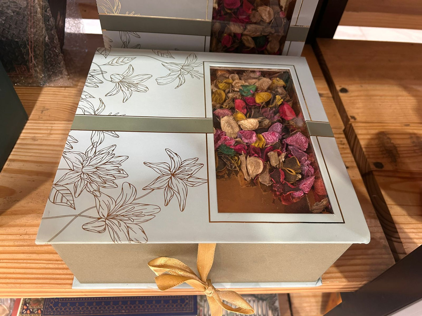 TGO Rajwada Darwaza 4 Jar Hamper box